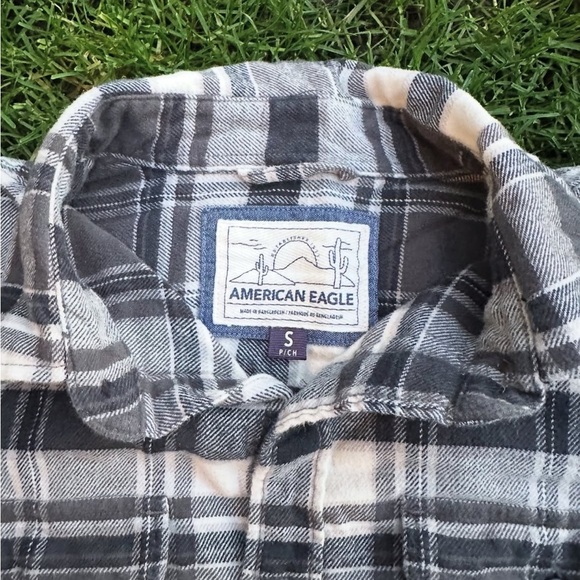 American Eagle Grey & White Plaid Button-Up Flannel Mens Small - Picture 2 of 2